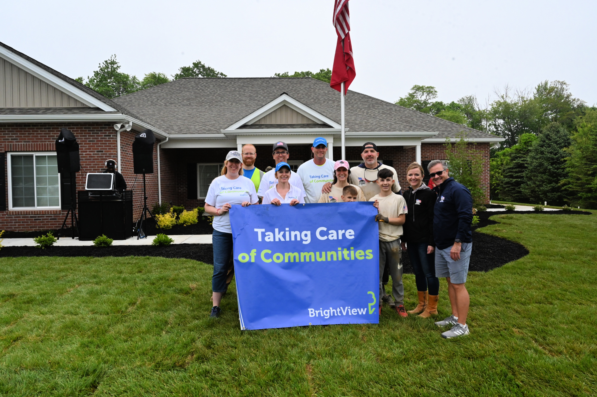 BrightView volunteers new landscaping